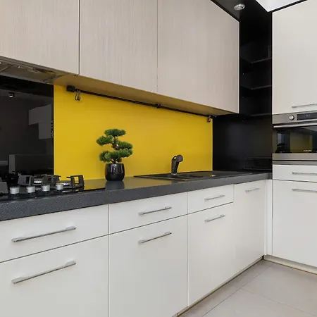Comfortable With Air Conditioning And Balcony By Renters Apartmán *