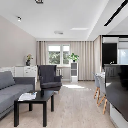 Comfortable With Air Conditioning And Balcony By Renters Apartmán Krakov