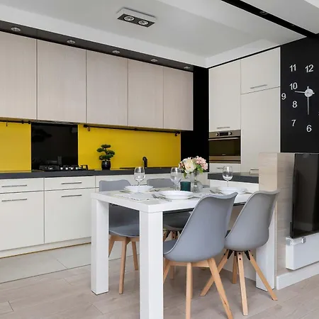 Comfortable With Air Conditioning And Balcony By Renters * Krakov
