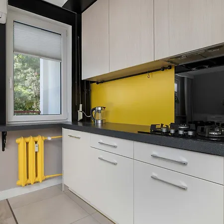 Comfortable With Air Conditioning And Balcony By Renters Lägenhet *
