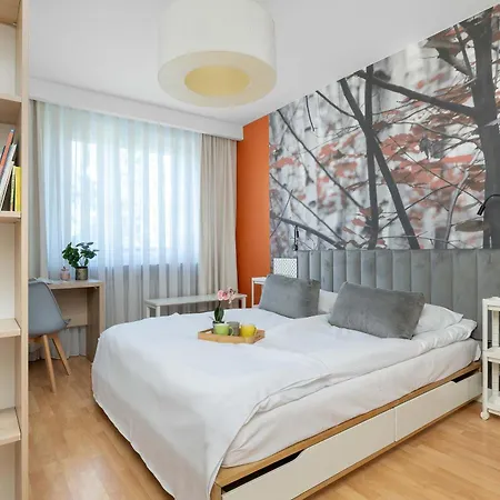 Comfortable With Air Conditioning And Balcony By Renters