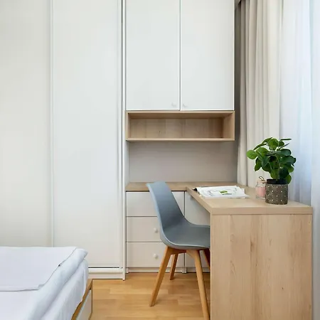 Comfortable With Air Conditioning And Balcony By Renters Apartmán *