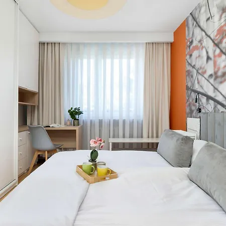 Comfortable With Air Conditioning And Balcony By Renters Krakov