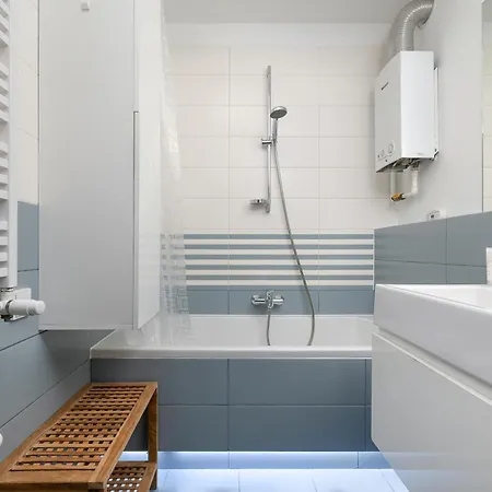 Comfortable With Air Conditioning And Balcony By Renters Apartmán *
