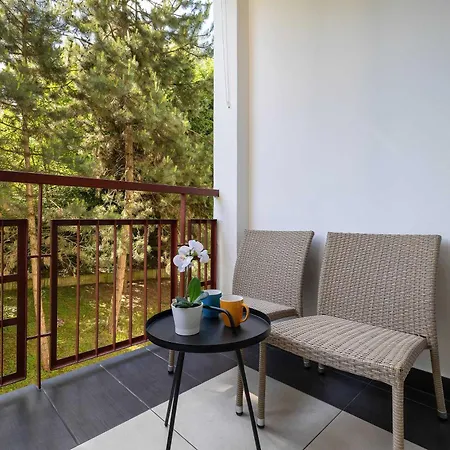 Comfortable With Air Conditioning And Balcony By Renters Apartmán *